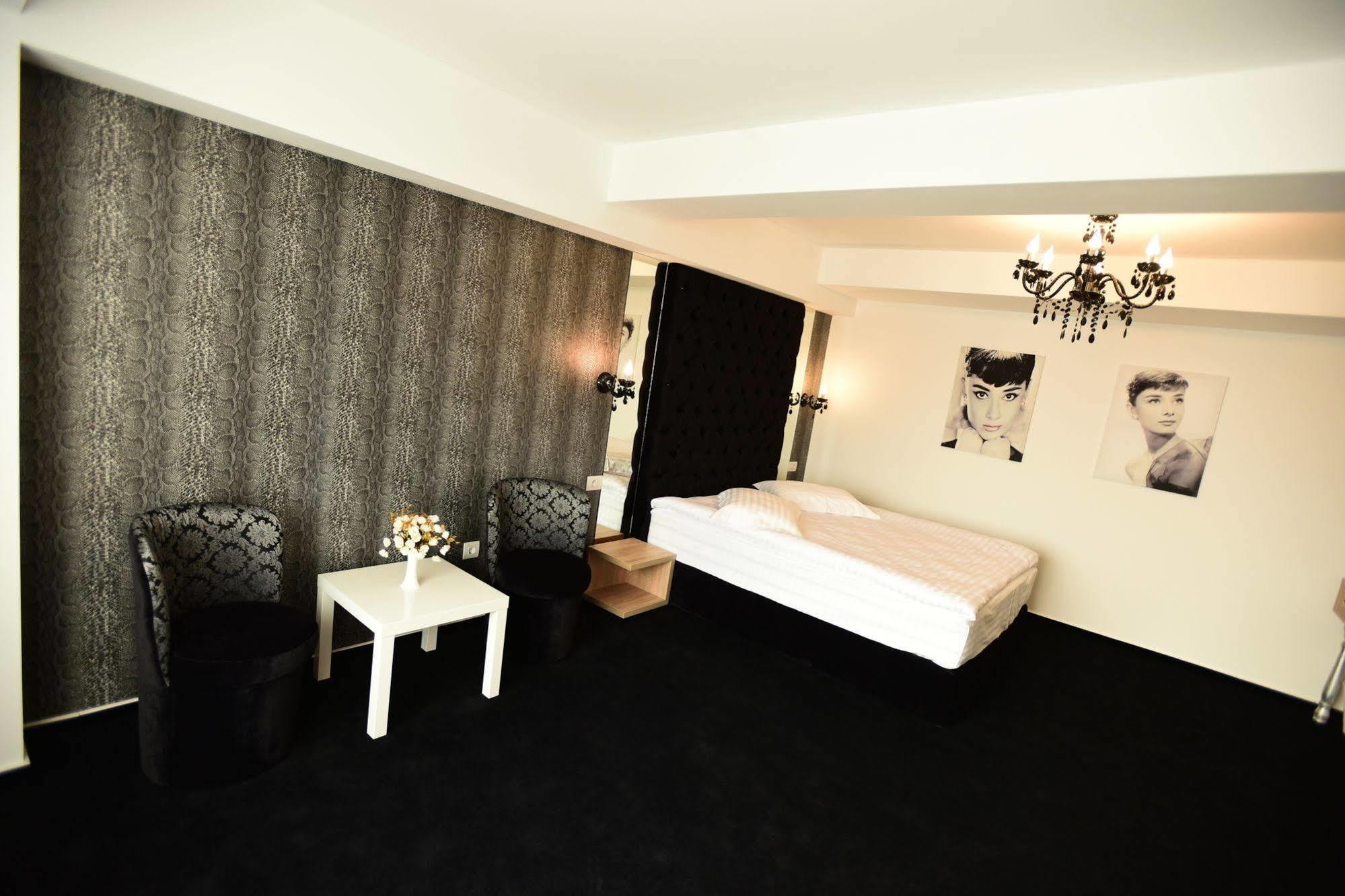 La Rocca Boutique Hotel Craiova Kültér fotó