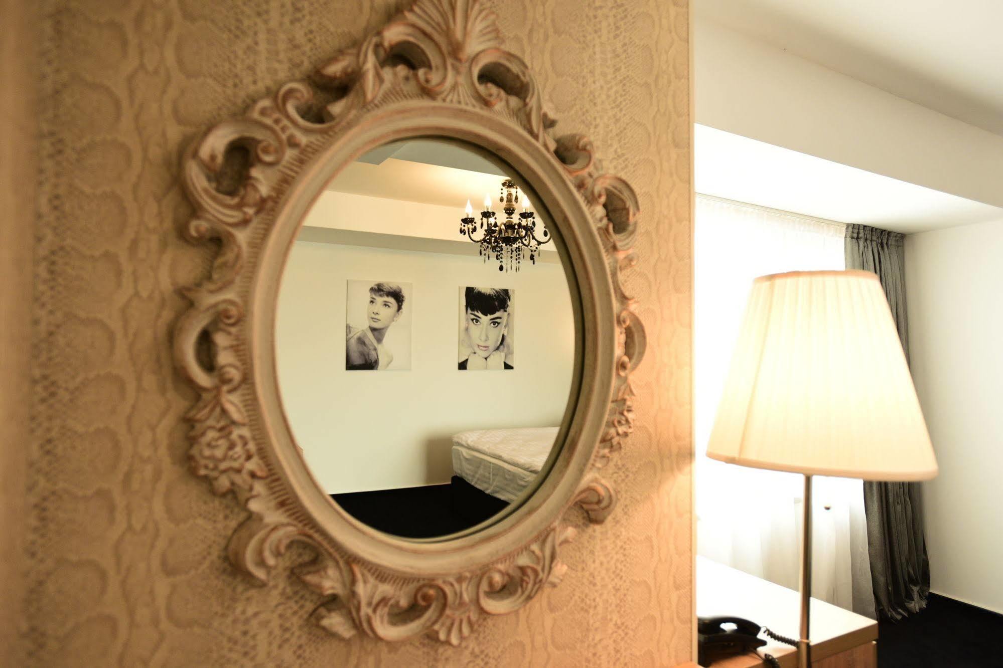 La Rocca Boutique Hotel Craiova Kültér fotó