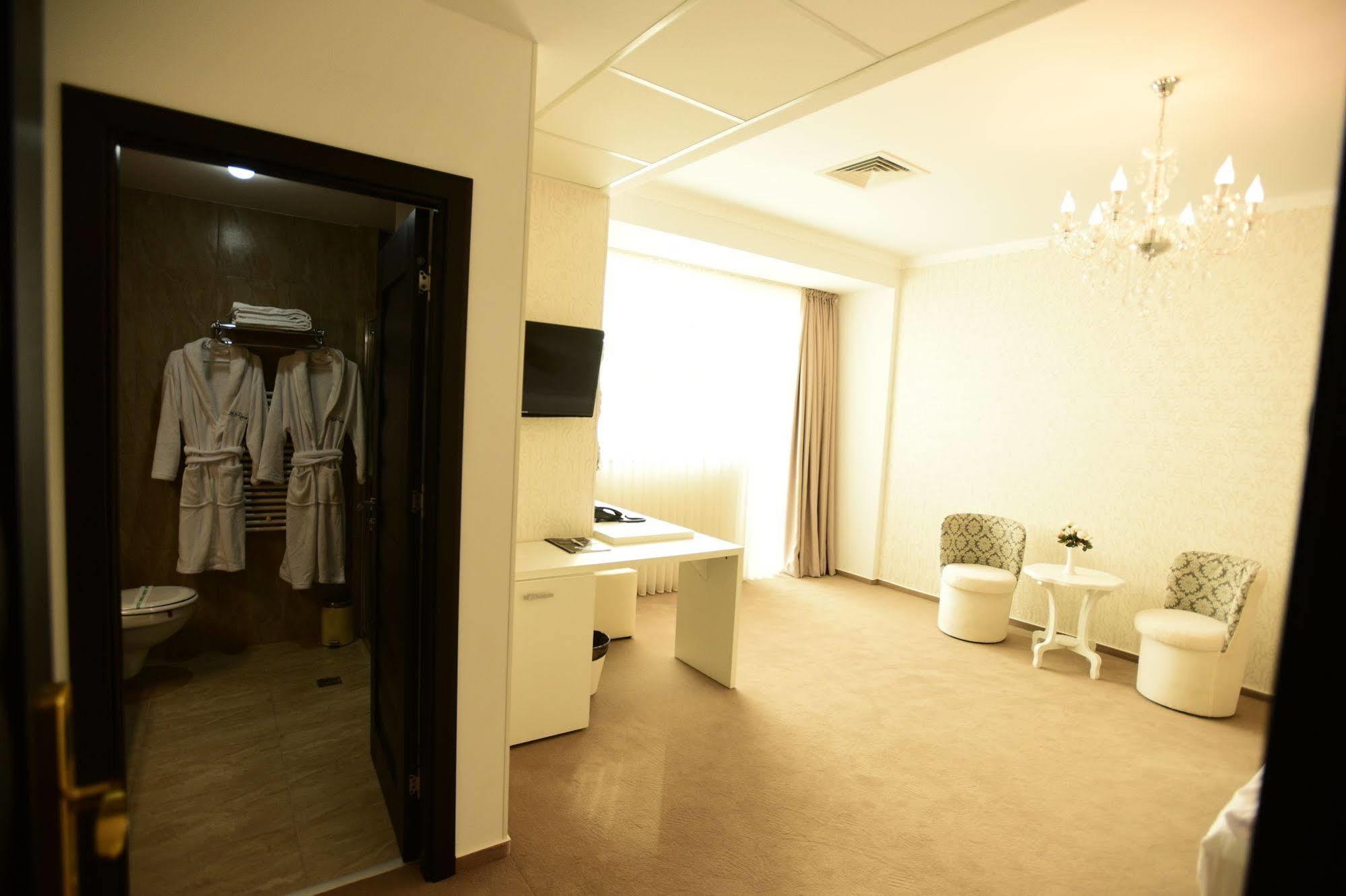 La Rocca Boutique Hotel Craiova Kültér fotó